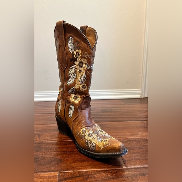 Shoes - Embroidered Brown Leather Cowboy Boots